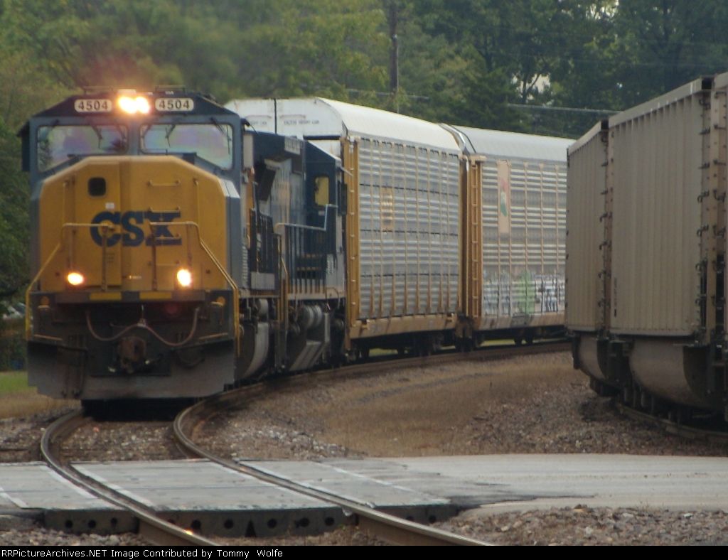 CSX 4504 leads the AASAM heading west as it meets a UP loaded coal 